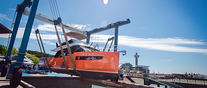 Yacht Handling crane