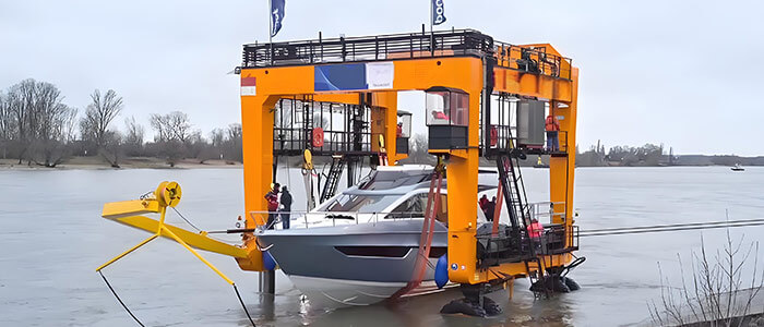 Yacht Handling crane