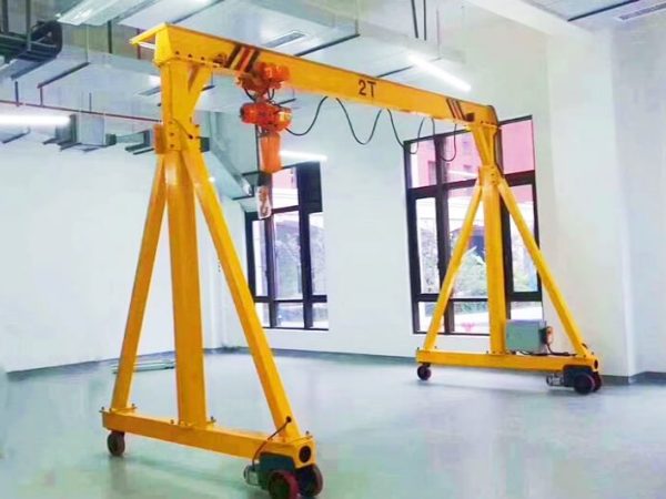Portable gantry crane in workshop Portable gantry cranes