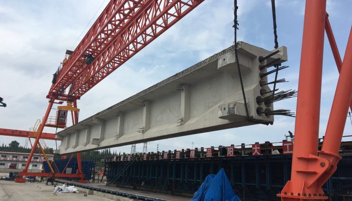 Double girder gantry crane lifting precast bridge beam