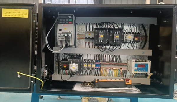 Electrical control system of gantry crane