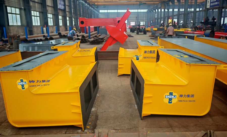 Electric gantry crane saddle