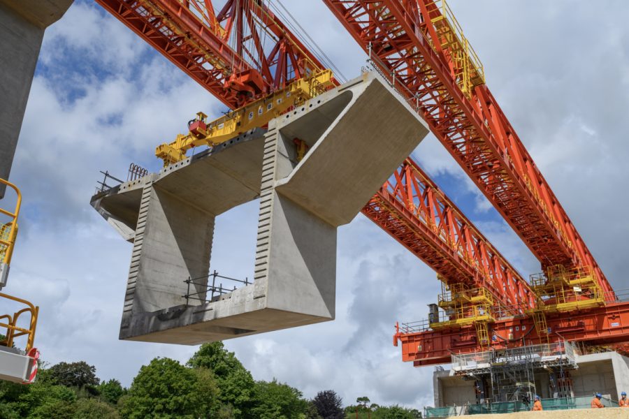 Hoisting system of a gantry crane used in bridge construction