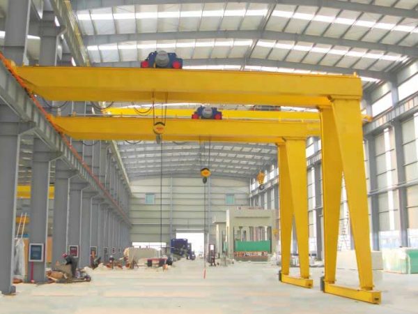 Semi gantry crane moving steel beams Semi gantry crane